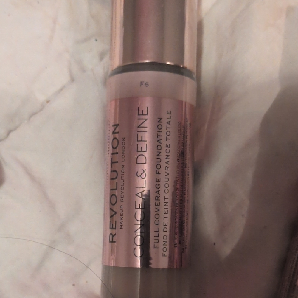 Revolution Conceal & Define Foundation - Shade F6